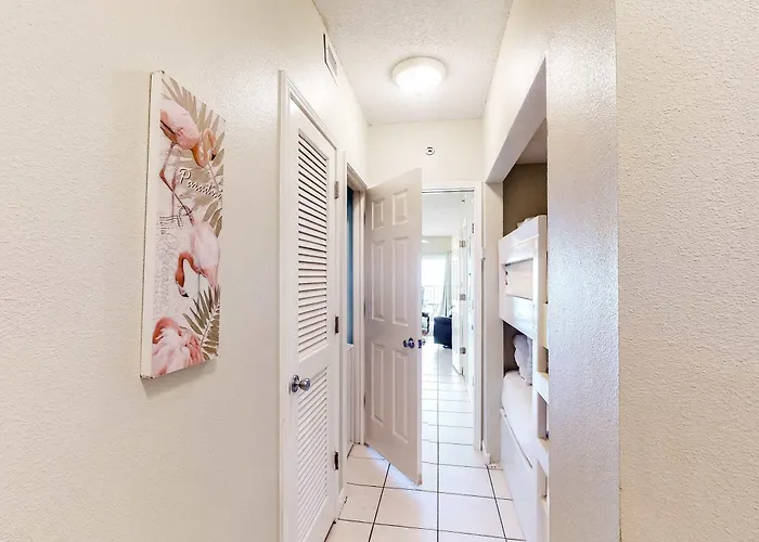 Bright And Nicely Decorated In Gulf-front With Shared Pool Wifi